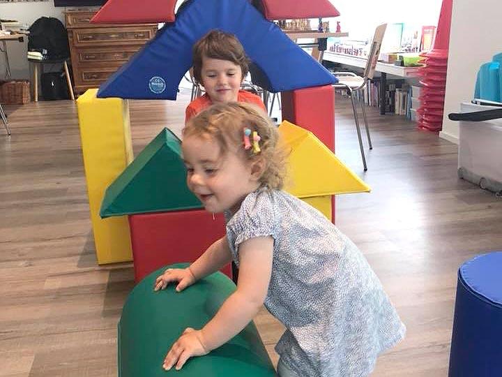 Kinder turnen bei Chess4Kids